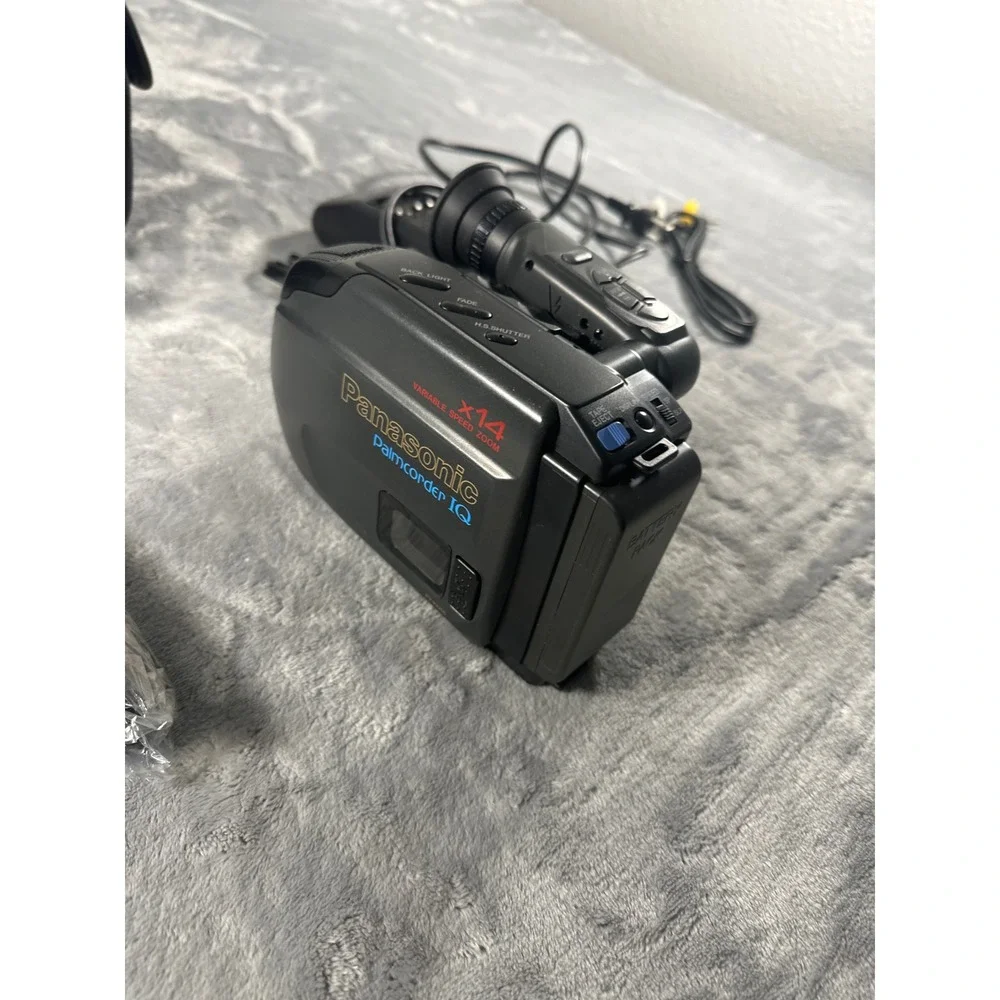 Panasonic Palmcorder IQ PV-IQ205 VHSC Camcorder x14 Zoom Bundle with Case Manual